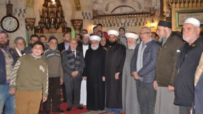 إمام أم المصلين بعد اكتمال أعمال ترميم الواجهة الخارجية لمسجد محمود بك وترتيب محيطه واستحداث حديقة بلدية في التبانة