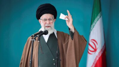 ترامب يوجه تحذيرًا قاسيًا لـ خامنئي: للسلام وإلا!