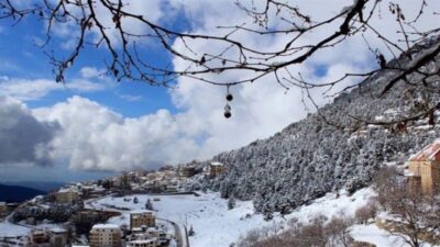 حرارة باردة جدا وثلوج على هذا الارتفاع..