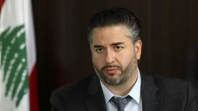 الكشف عن “ملفات فساد”… قرار قضائي بمنع وزير الاقتصاد اللبناني السابق من السفر
