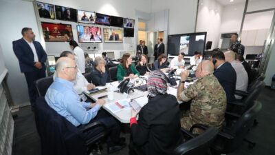 وزير الداخلية يشرف على عملية تسليم صناديق الاقتراع