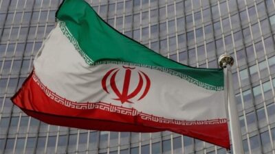طهران تستدعي القائم بالأعمال البريطاني بعد توقيف لندن إيرانيين