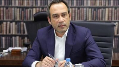 نبيل بدر والمستقبل: مغامرة بائع “الكتاب”