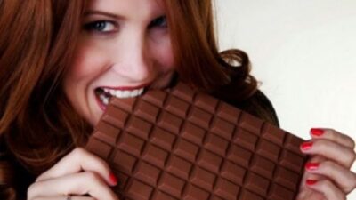 حقيقة علاقة تناول الشوكولاتة بعلاج الاكتئاب