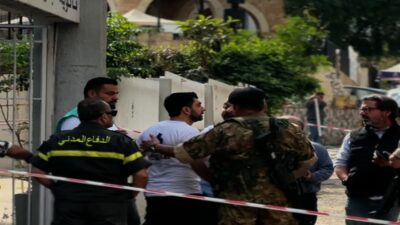 تلاسن عوني – قوّاتي أمام مركز اقتراع