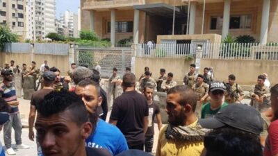 امام قصر عدل طرابلس.. إعتصام واحتجاجات ومطالبة باقالة محافظ الشمال وإعادة إجراء الانتخابات