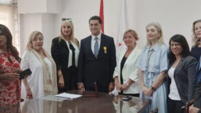 مرقص استقبل رابطة خريجي الحقوق في "اللبنانية" - 2 التي قلّدته وسامها