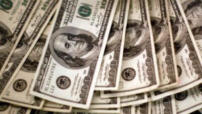الدولار يستقر وسط تصاعد التوتر بين إسرائيل وإيران وترقب قرار الفائدة الأمريكي
