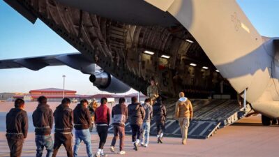 كوسوفو توافق على استقبال مهاجرين مرحّلين من الولايات المتحدة