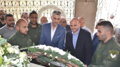 كرامي وإمام وشخصيات قراوا الفاتحة على ضريح الشهيد رشيد كرامي وبلدية طرابلس وضعت إكليلا من الزهر في ذكرى استشهاده ال 38