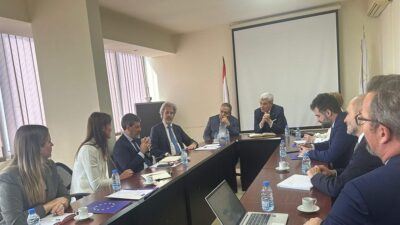 وزير الصناعة يبحث سبل تطوير القطاع الخاص مع وفد من الاتحاد الأوروبي