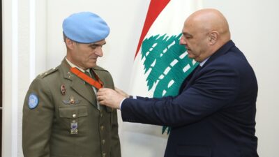 الرئيس عون يمنح لازارو وسام الأرز